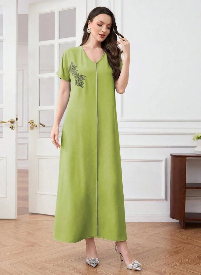 تايك تو فستان طويل بتفاصيل رقعة أوراق شجر